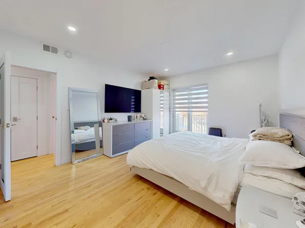 1940 Bergen Avenue image 13 of 42