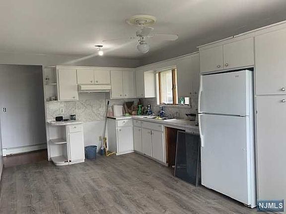 2nd image of 75 Dell Glen Ave Floor 2