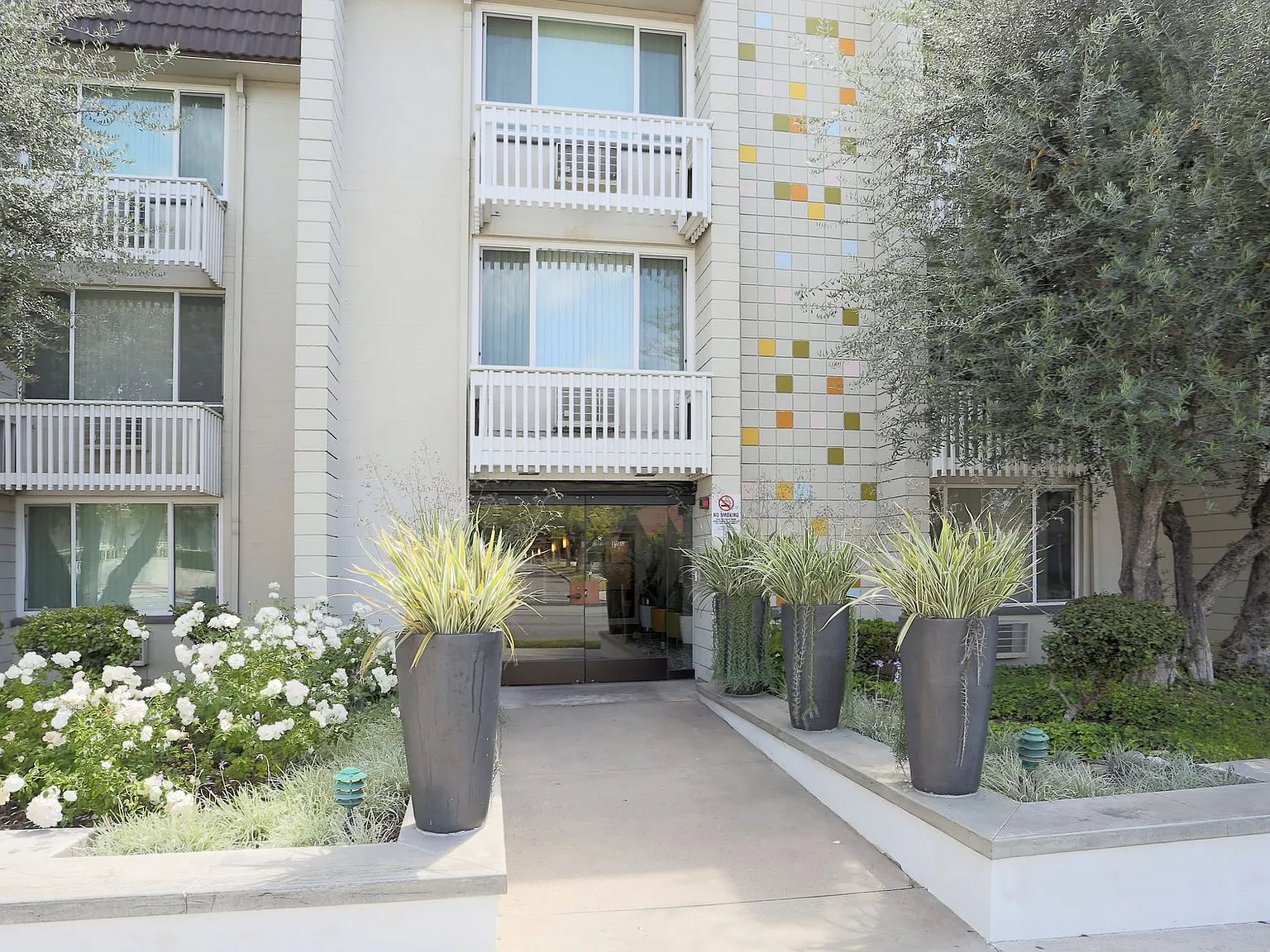 Welcome to La Villa Lake Apartments- 55+ Better Living — Photo 1