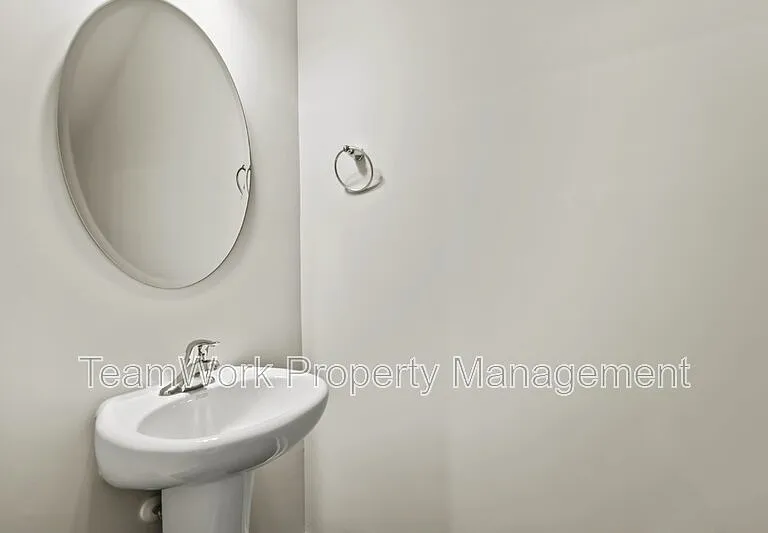 101 Langley Dr #B — Photo 11