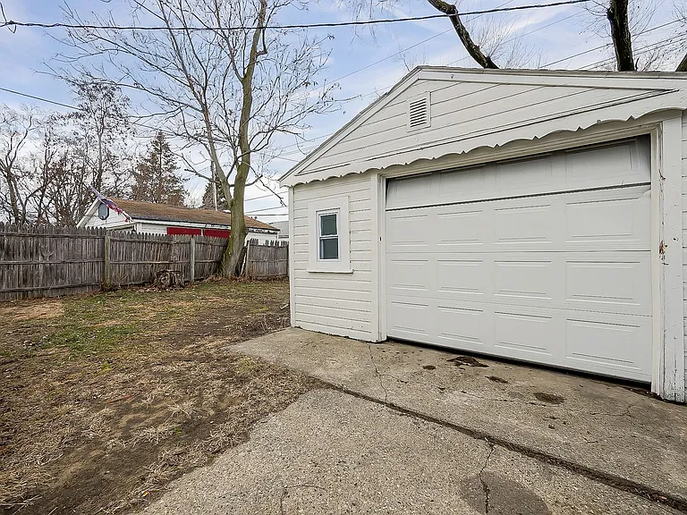 23352 Powell Ave — Photo 24