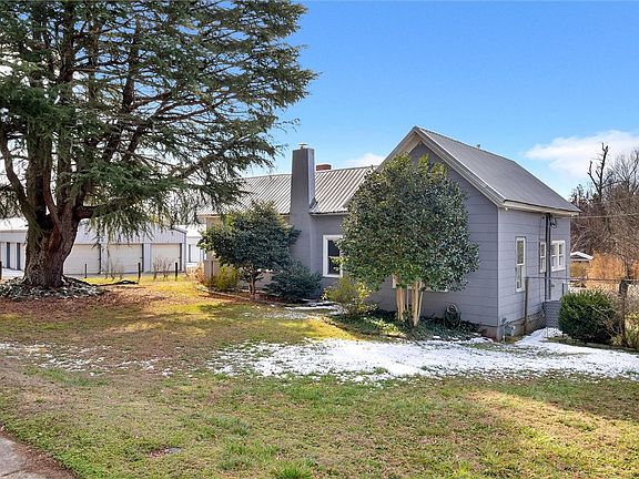 2nd image of 417 N Main St