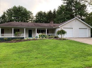 180 Vireo Ln, Mount Hope, WV 25880