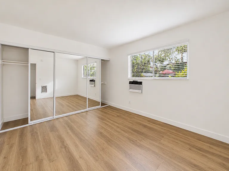 Villa La Paloma Apartments | 7722 Reseda Blvd — Photo 24