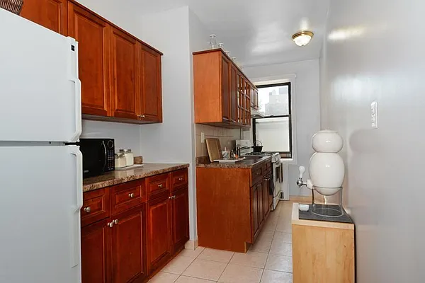 Sold by Brooklyn Bridge | media 4