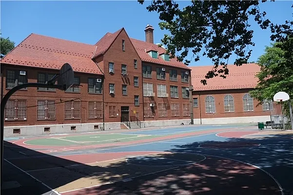 Rented by 18 REALTY | media 20