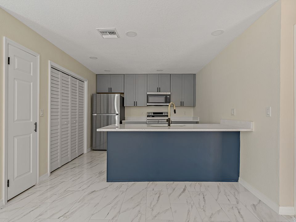 1st image of 2851 Green Acres Ave #B