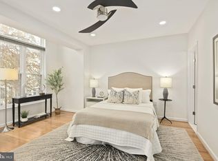 704 10th St NE, Washington, DC 20002