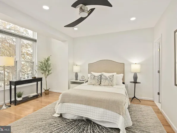 704 10th St NE, Washington, DC 20002