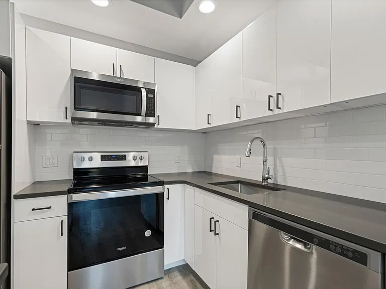 47 Beekman Ave #32 — Photo 6