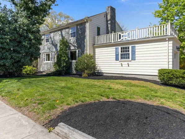 1720 Robeson St, Fall River, MA 02720