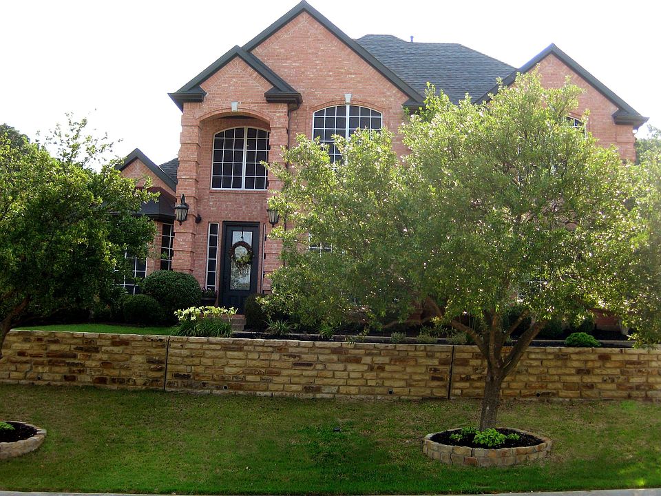 1st image of 2910 Lakeside Dr