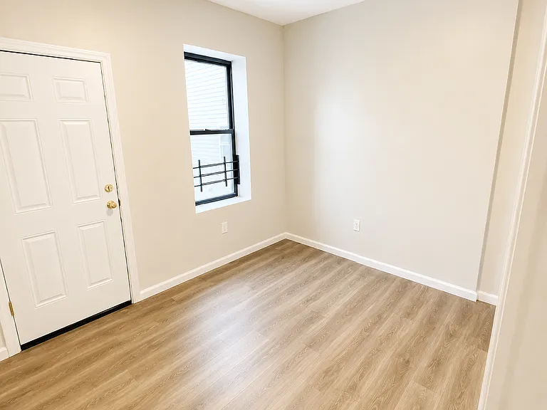 383-385 Avon Ave #3L — Photo 5