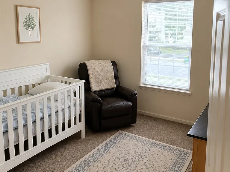 1637 Macintosh Way — Photo 2