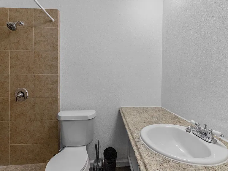 3525 Hacienda Dr — Photo 17
