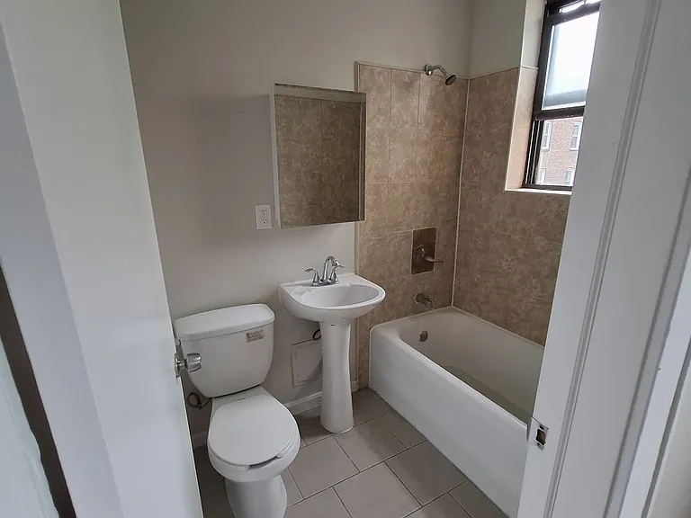 24-25 S Grove St #C5 — Photo 6