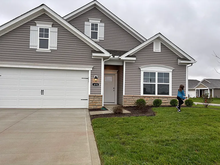 475 Ashley Dr — Photo 2