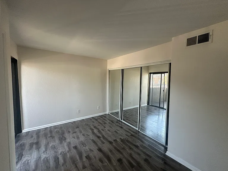 413 W Glenoaks Blvd #8 — Photo 9
