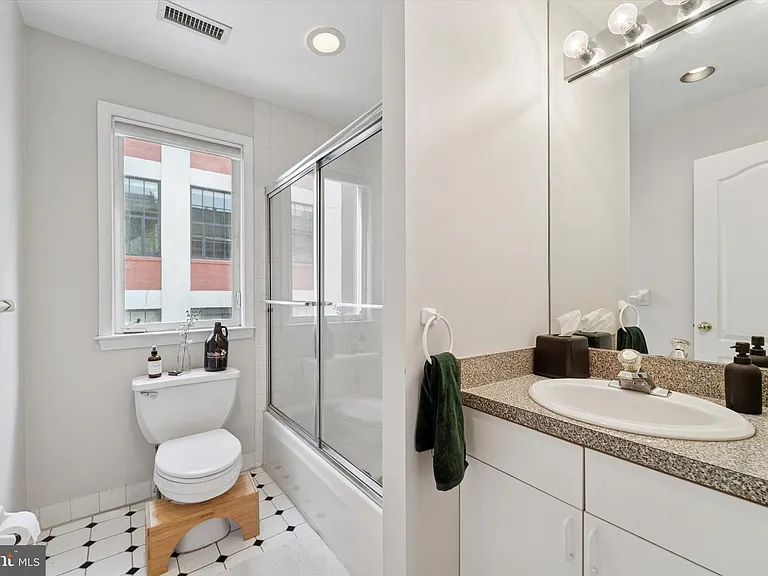 212 S 24th St #24-2416B — Photo 12