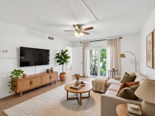5246 NE 6th Ave #F32, Oakland Park, FL 33334