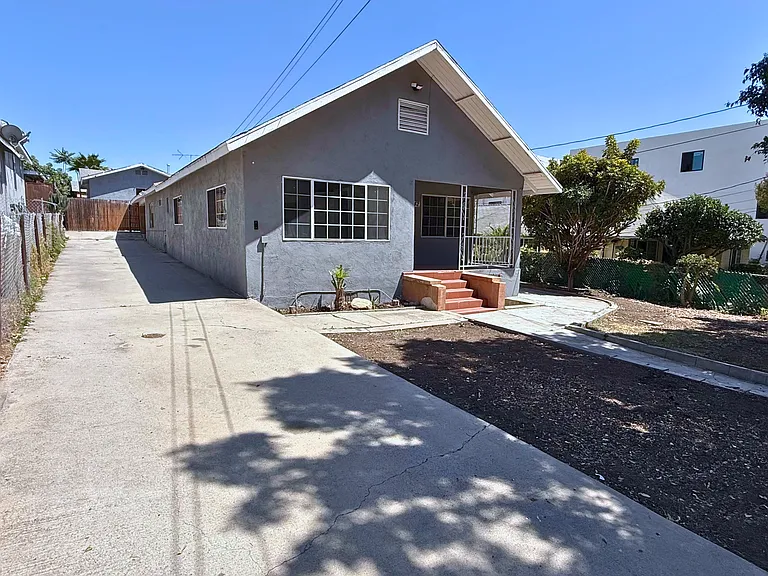 1542 Ricardo St #A — Photo 2