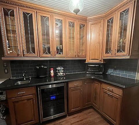 Wet bar/ sink and wine frig