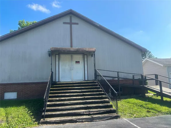 1010 Stlouis St, West Frankfort, IL 62896