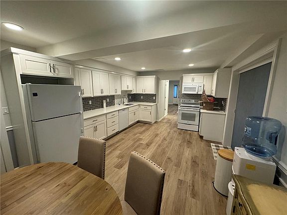 2nd image of 28 Lakeview Dr #2