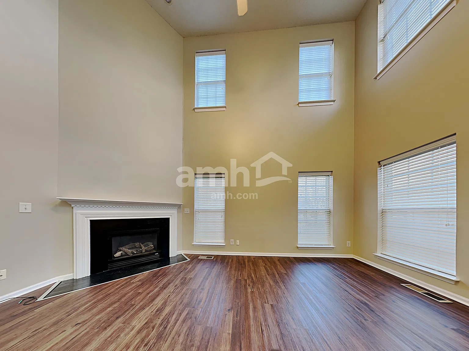 4 bed, 2.5 bath, 1944 sqft, $2,330 — Photo 4