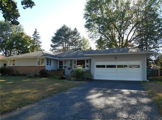 71 Redwood Dr, Rochester, NY 14617