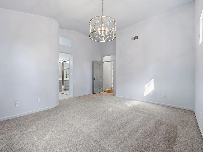 1439 Gordon Dr — Photo 25
