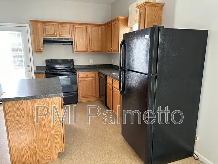 124 Fairview Park Dr — Photo 4