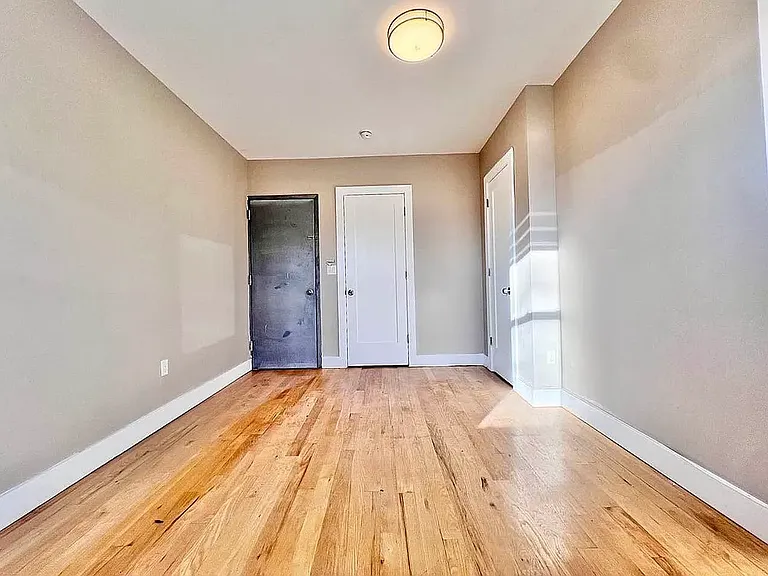 60-16 54th Pl #2R — Photo 5