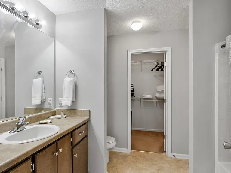 777 King George Blvd #52 — Photo 9