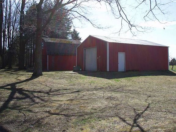 Pole barn