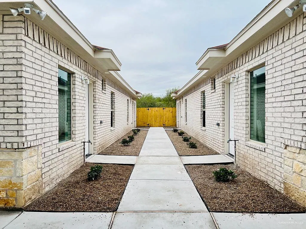 2 bed, 2.0 bath, 960 sqft, $900 — Photo 2