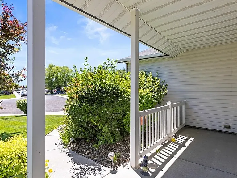 3907 N Abbott St — Photo 3