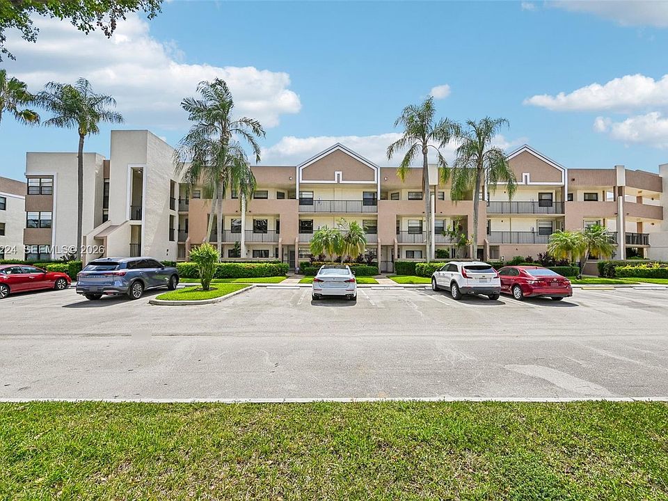 1st image of 7468 Fairfax Dr #302