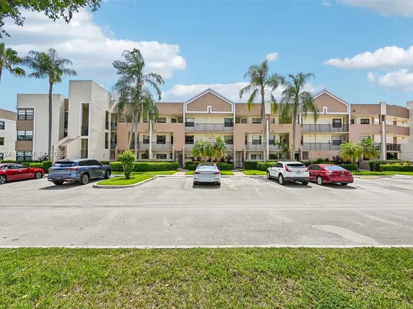 7468 Fairfax Dr #302, Tamarac, FL 33321