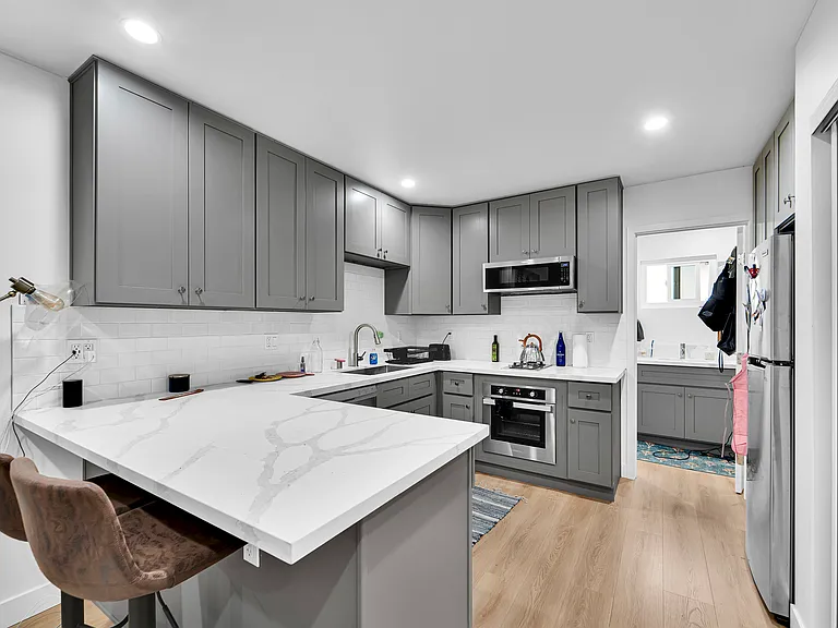 1240 W 29th St #9 — Photo 4