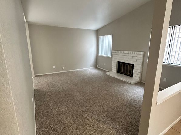 30 Willowood Dr APT 1