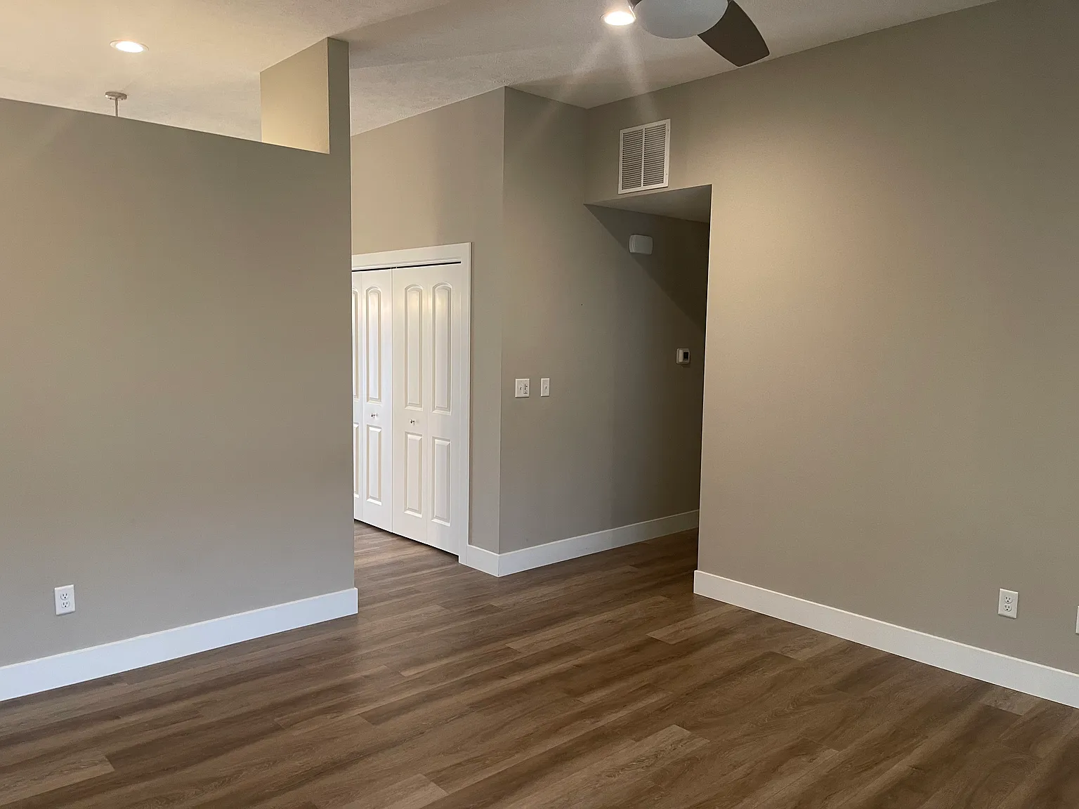 494 Magnolia Dr — Photo 3