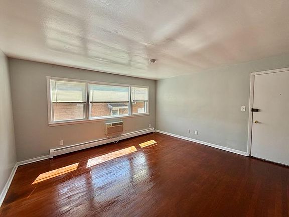 3rd image of 18440 Torrence Ave