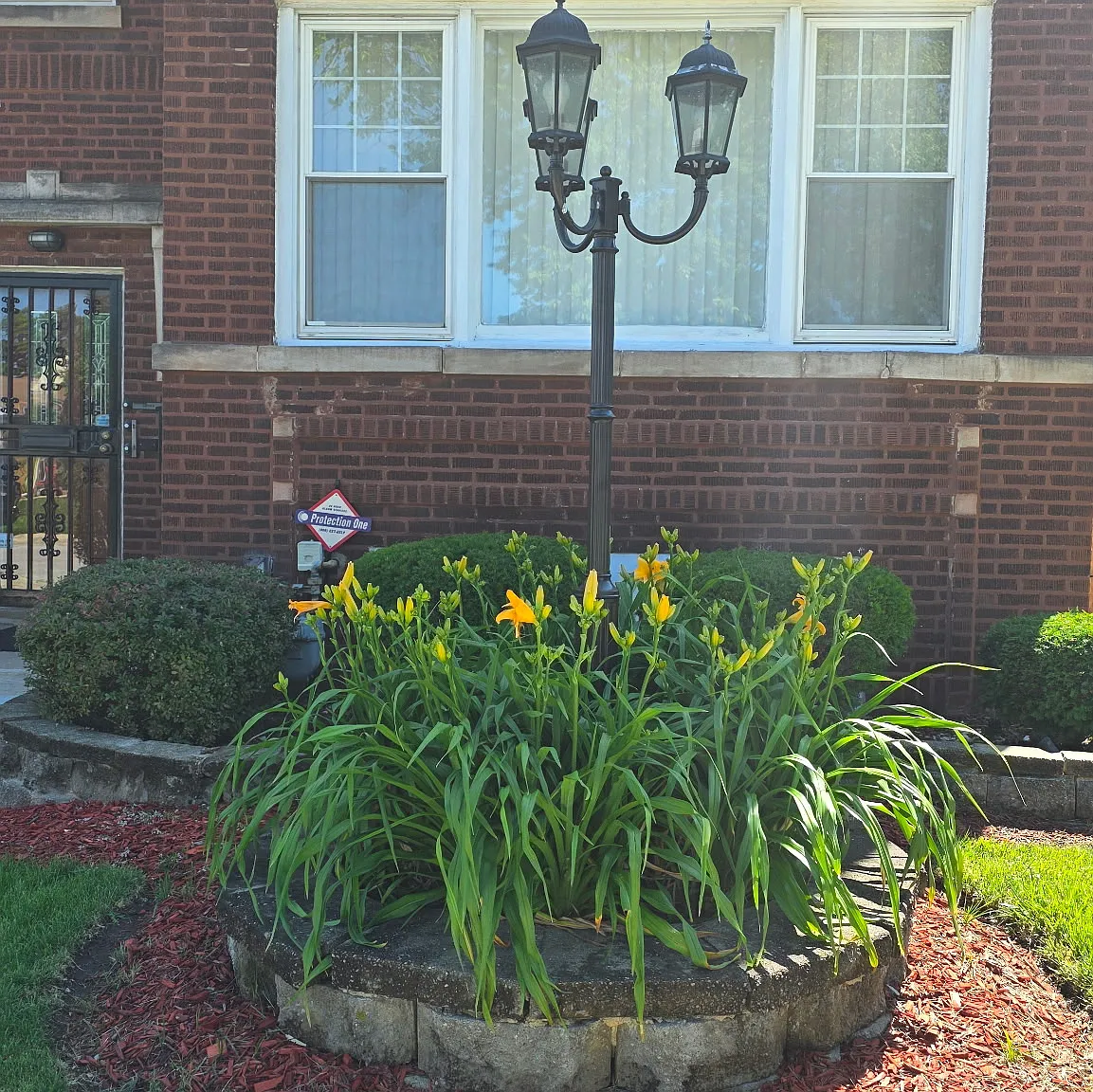 2 bed, 1200 sqft, $2,200 — Photo 2