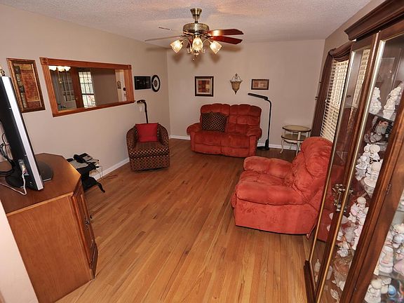 2nd image of 2850 Sussex Dr