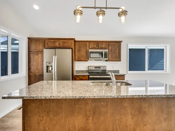 1822 Cypress Trl, New Richmond, WI 54017