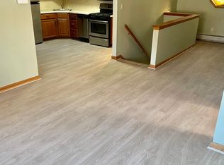 8 Leveridge Ln, Pompton Plains, NJ 07444