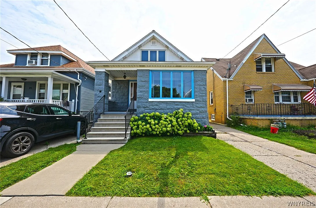69 Wanda Ave photo 1