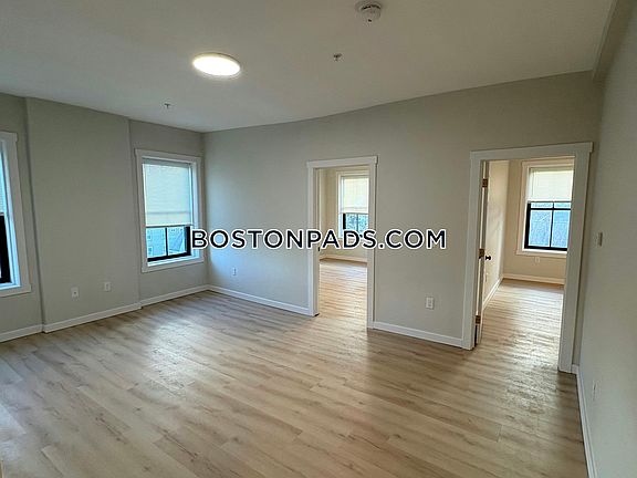 3rd image of 28 Woodland St APT 3