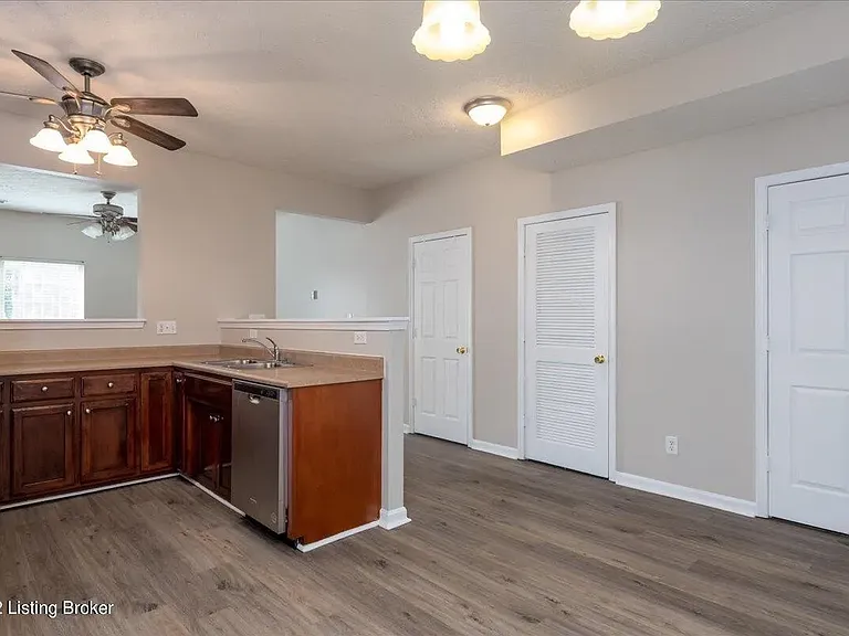 217 Hampton Place Ct — Photo 7